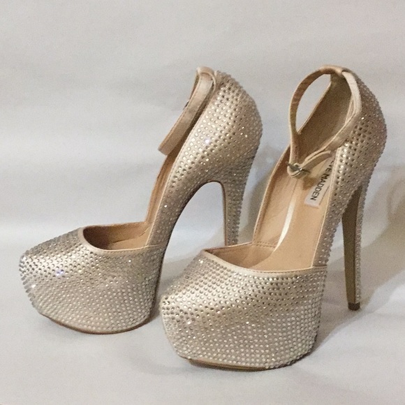 Steve Madden Deeny R Rhinestone Pums 